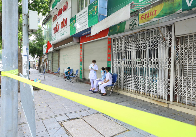 Hà Nội thêm 17 trường hợp mắc COVID-19 thuộc 7 chùm ca bệnh ảnh 1