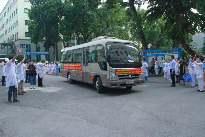 Đoàn y bác sỹ Bệnh viện Hữu Nghị chi viện vào TP.HCM chống dịch ảnh 5