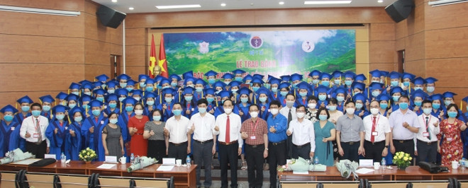 Bổ sung 106 bác sỹ trẻ về công tác tại 40 huyện nghèo, vùng khó khăn ảnh 2