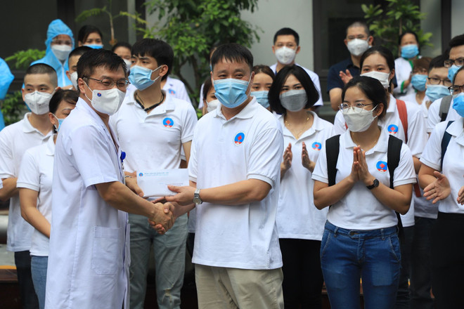 Đoàn y bác sỹ Bệnh viện Hữu Nghị chi viện vào TP.HCM chống dịch ảnh 4