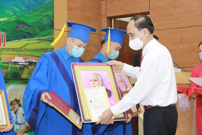 Bổ sung 106 bác sỹ trẻ về công tác tại 40 huyện nghèo, vùng khó khăn ảnh 1