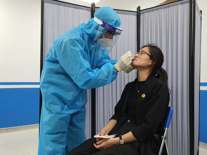 Bệnh viện Medlatec tạm dừng dịch vụ test nhanh COVID-19 tại Hà Nội ảnh 1