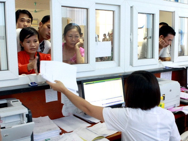 Bảo hiểm Y tế giảm chi trả: Người nghèo “ngồi trên đống lửa?” ảnh 1