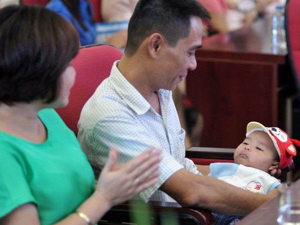 Một em bé được thụ tinh trong ống nghiệm tại Bệnh viện Bưu điện. (Ảnh: PV/Vietnam+) Bệnh viện Bưu điện thực hiện thành công 100 ca thụ tinh ống nghiệm ảnh 1