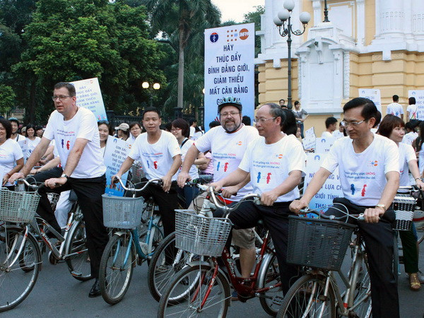 Bộ Y tế phát động Tháng hành động quốc gia về dân số ảnh 1