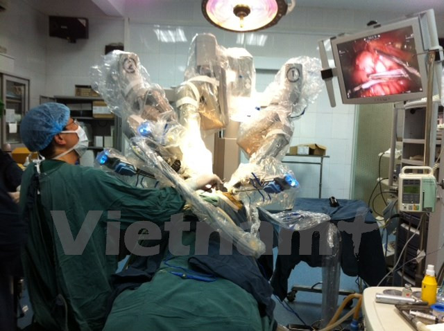 Bệnh viện Nhi TW thực hiện thành công 54 ca phẫu thuật nội soi robot ảnh 1