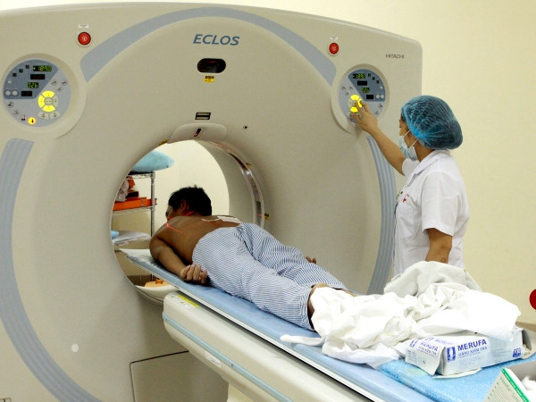 Bảo hiểm Y tế giảm chi trả: Người nghèo “ngồi trên đống lửa?” ảnh 2