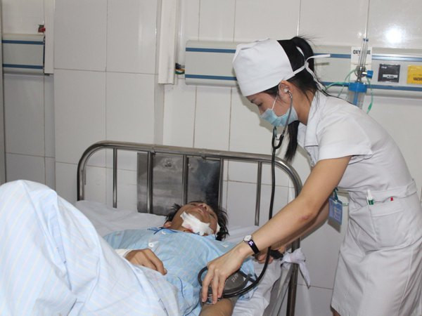 Tập trung cấp cứu, điều trị cho người bệnh bị rắn độc cắn ảnh 1