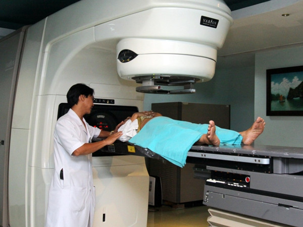 80% bệnh nhân ung thư đến khám, điều trị ở giai đoạn muộn ảnh 1