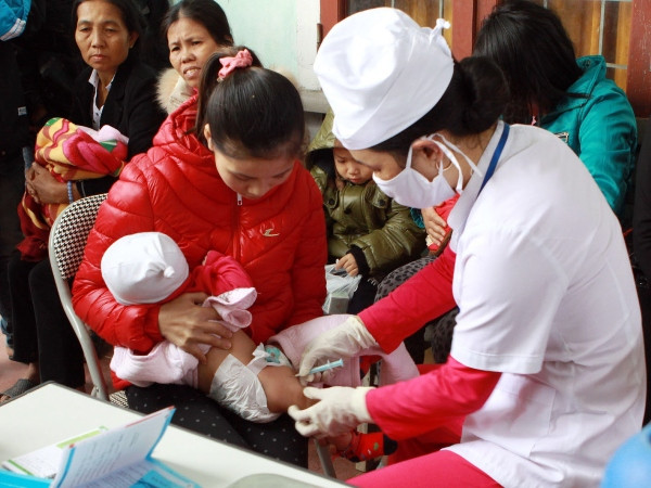 Ngành y tế thừa nhận sởi bùng phát do "lỗ hổng" tiêm chủng ảnh 1