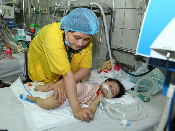 Bộ trưởng Bộ Y tế: 4 nguyên nhân khiến dịch sởi lan rộng ảnh 1