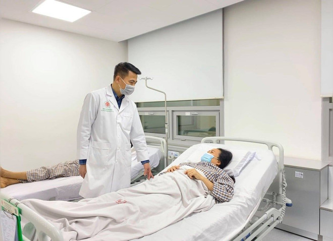 Nữ bệnh nhân gánh khối u khổng lồ dài từ vai xuống tới mông ảnh 4