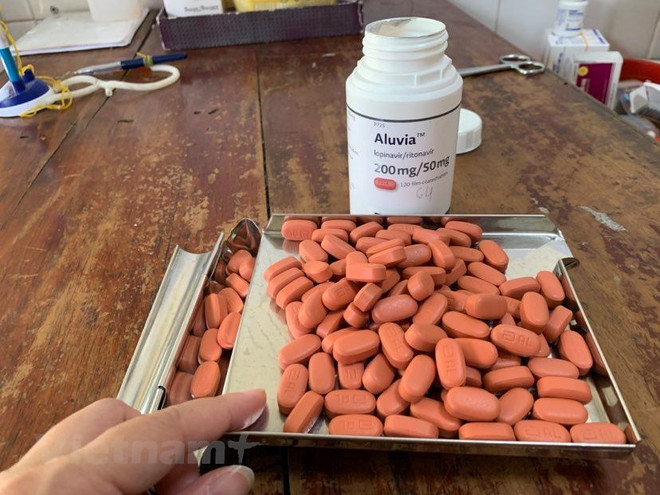 Một loại thuốc ARV điều trị cho người có HIV. (Ảnh: T.G/Vietnam+) 13.000 người mắc mới HIV mỗi năm: Quan ngại nhóm thanh thiếu niên ảnh 2