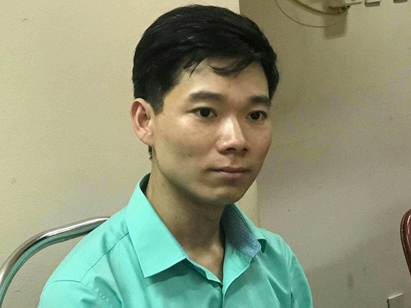 Bác sĩ Hoàng Công Lương chia sẻ cùng phóng viên VietnamPlus sau phiên tòa 7/5 bị hoãn. (Ảnh: PV/Vietnam+) Vụ 8 người tử vong khi chạy thận: Bác sỹ Lương nói gì trước phiên tòa? ảnh 2