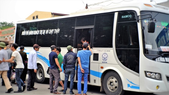 Ấm tình chuyến xe ‘Miễn phí cho hành khách trị xạ và chạy thận’ ảnh 1