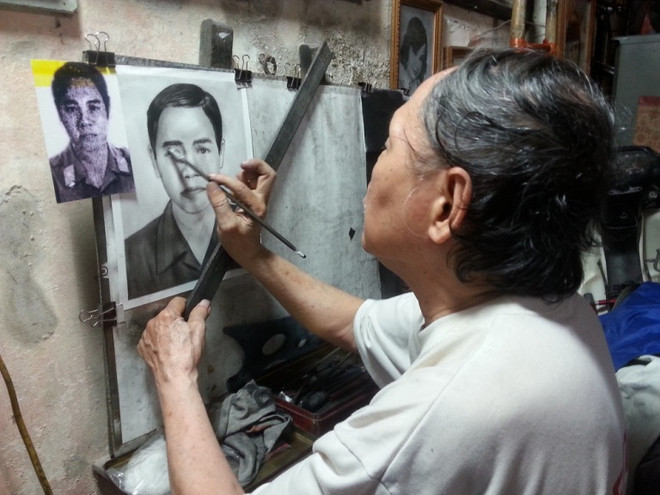 Người giữ lửa nghề vẽ tranh truyền thần ở Thủ đô Hà Nội ảnh 1