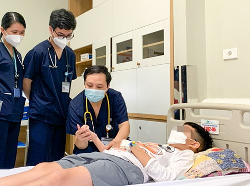 Mua rắn độc về làm thú cưng, bé trai ở Hà Nội nguy hiểm tính mạng ảnh 1