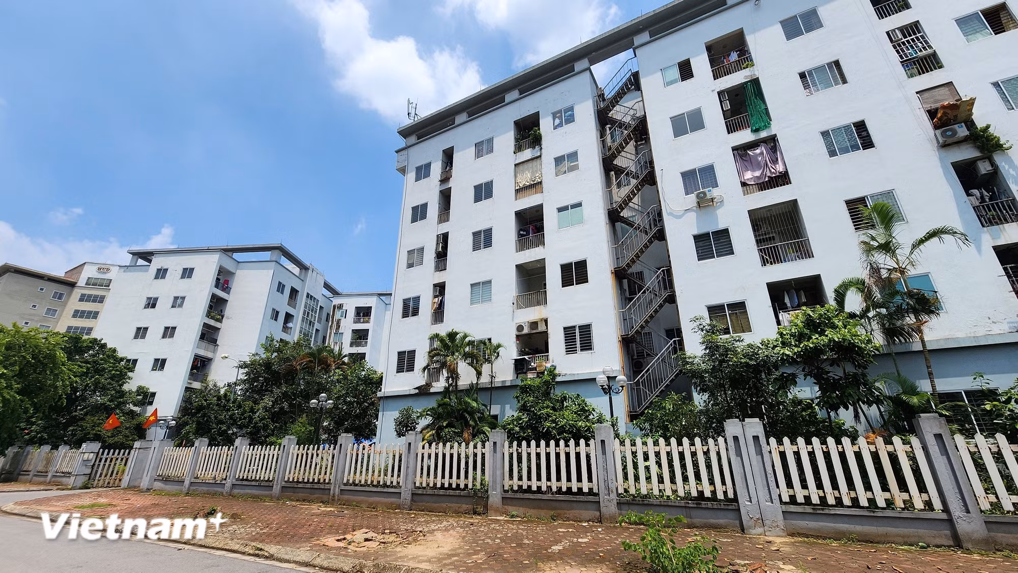 Nhà ở cho thuê: Hiện thực hóa “giấc mơ” an cư với người thu nhập thấp vnp-mua-nha-o-xa-hoi.jpg