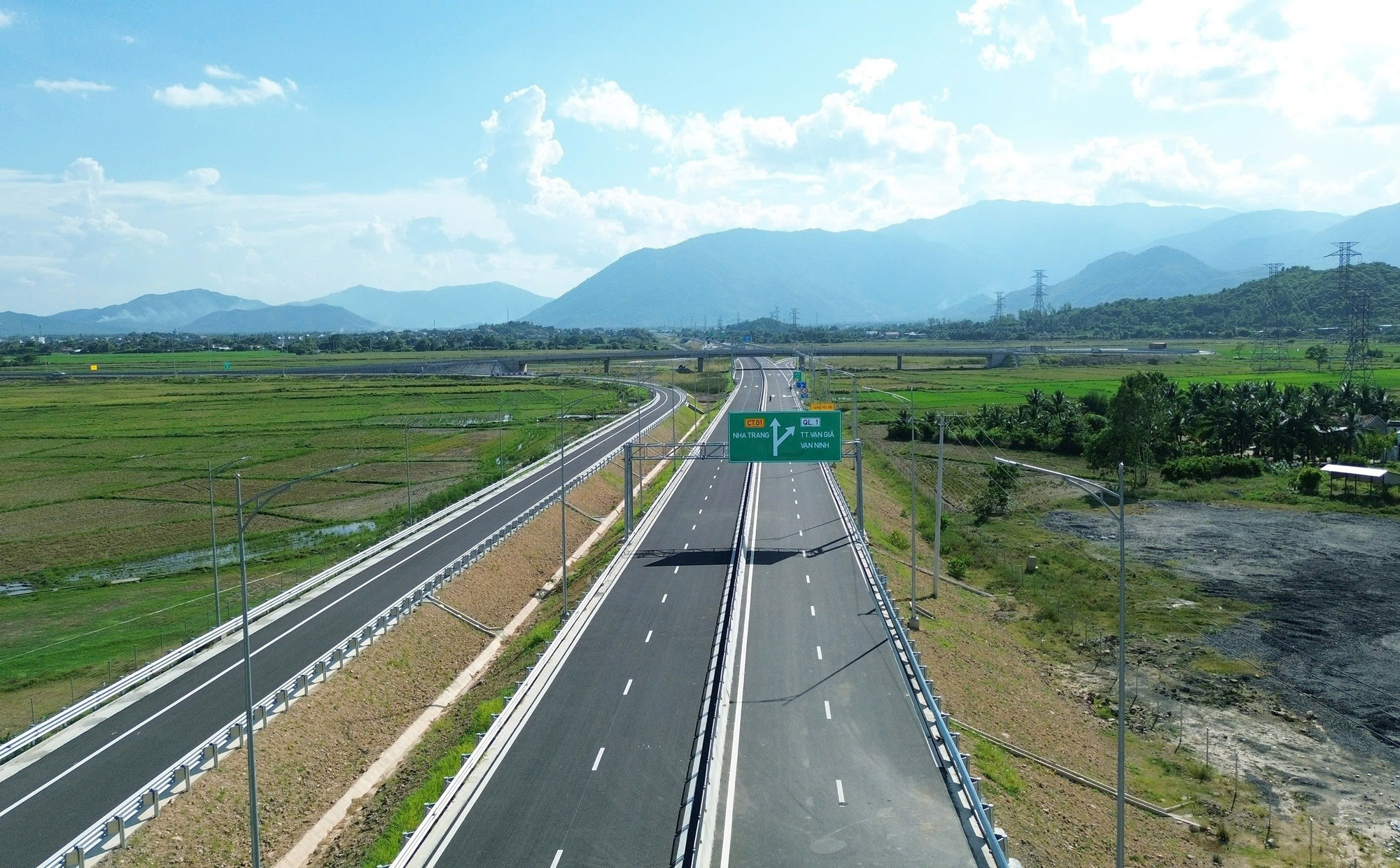 Giai đoạn 2021-2025, tổng chiều dài đường bộ cao tốc được hoàn thành, đưa vào khai thác đạt 1.313km, bằng gần 20 năm trước cộng lại. (Ảnh: PV/Vietnam+)