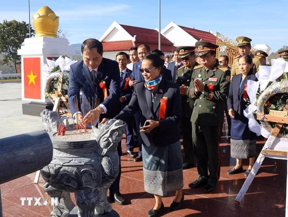 ttxvn-dai-tuong-niem-lien-minh-chien-dau-lao-viet-2.jpg