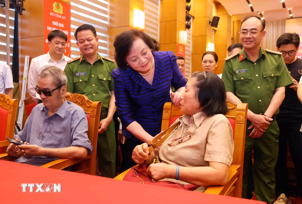ttxvn-bo-cong-an-phat-dong-trien-khai-thang-cao-diem-thu-nhan-mau-sinh-pham-adn-than-nhan-liet-si-chua-xac-dinh-thong-tin-3.jpg