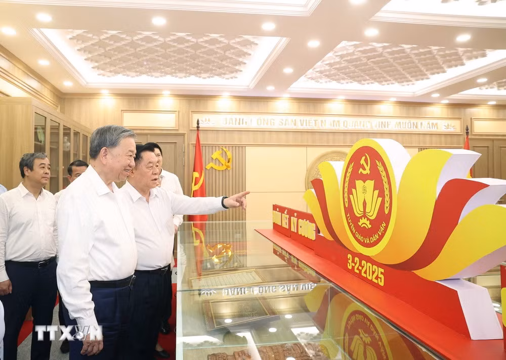 ttxvn-tong-bi-thu-ban-tuyen-giao-1.jpg