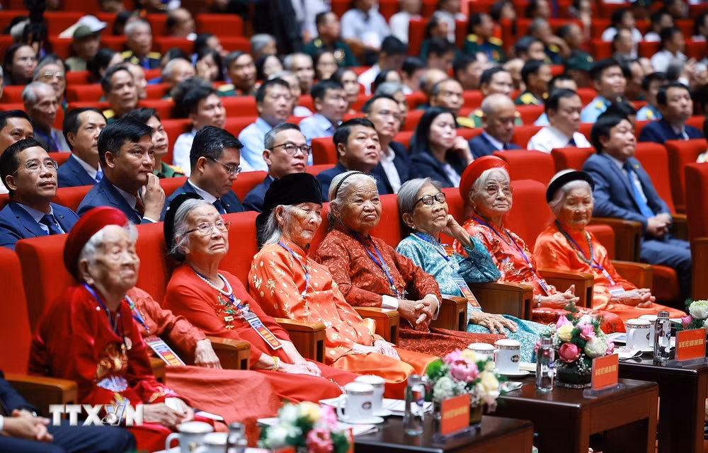 ttxvn-thu-tuong-du-hoi-nghi-tri-an-nguoi-co-cong-voi-cach-mang-toan-quoc-nam-2026-8.jpg