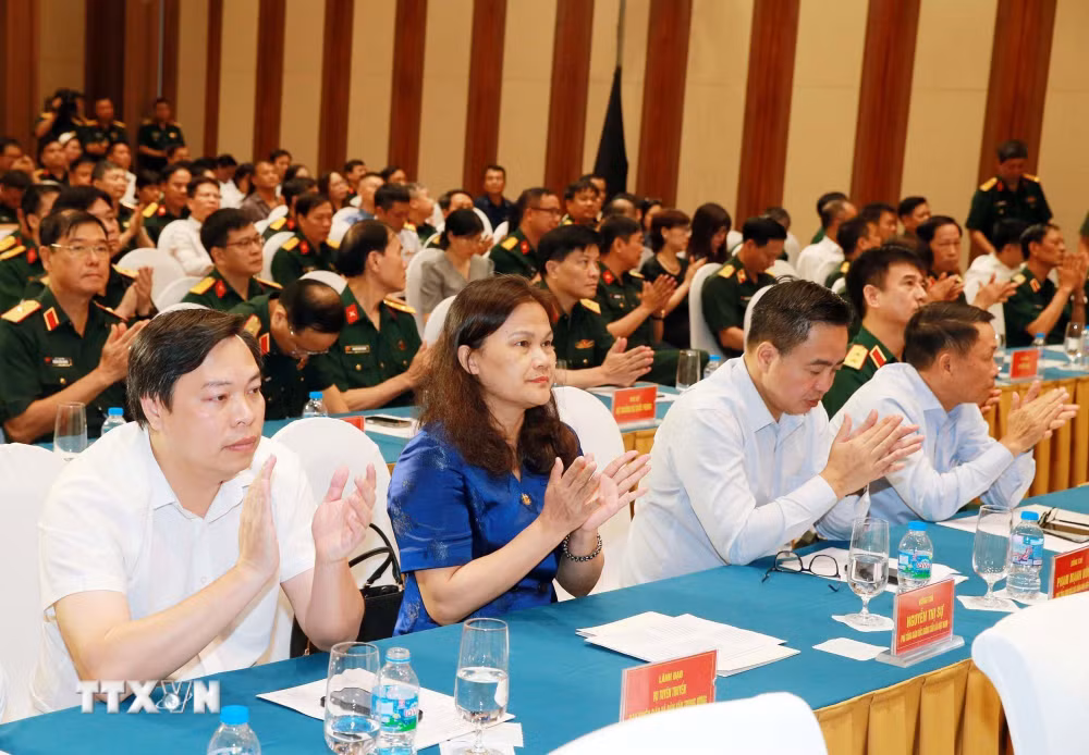 ttxvn-quan-uy-trung-uong-bo-quoc-phong-gap-mat-cac-co-quan-thong-tan-bao-chi-1.jpg