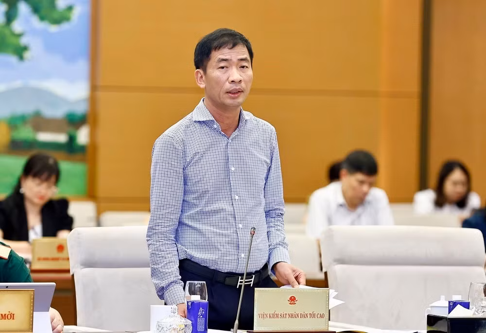 uy-ban-thuong-vu.jpg