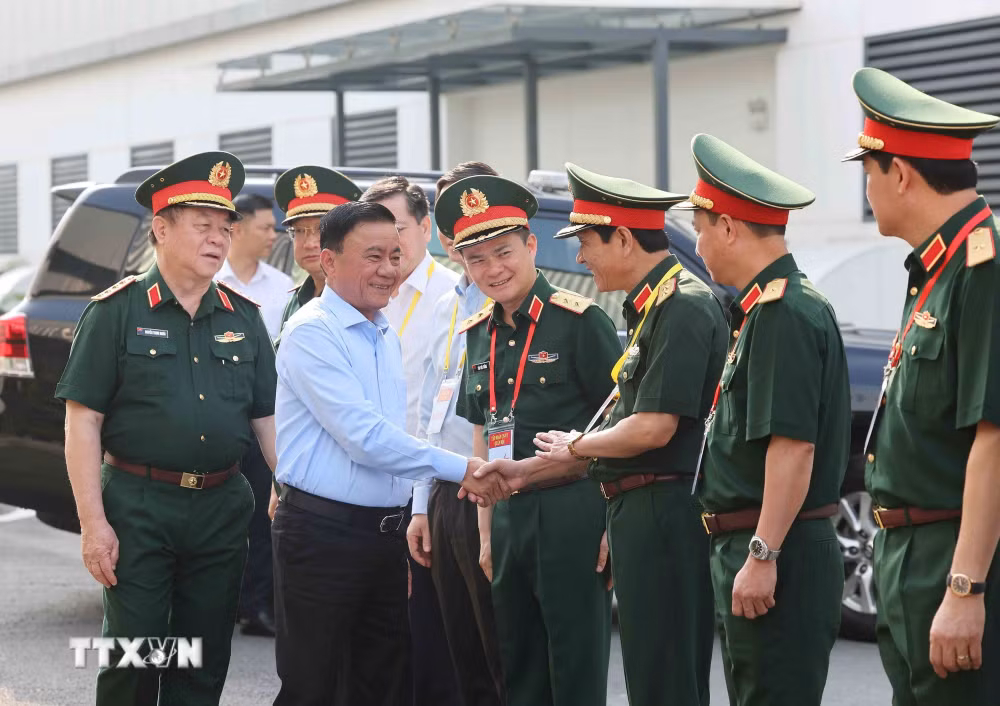 ttxvn-doan-kiem-tra-giam-sat-so-12-cua-bo-chinh-tri-lam-viec-voi-ban-thuong-vu-dang-uy-tap-doan-viettel-8.jpg