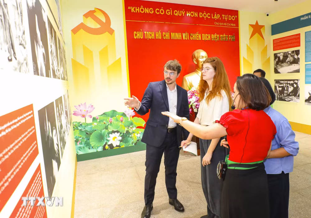 ttxvn-hop-tac-phap-viet-gin-giu-ky-uc-lich-su-lan-toa-thong-diep-hoa-binh-2.jpg