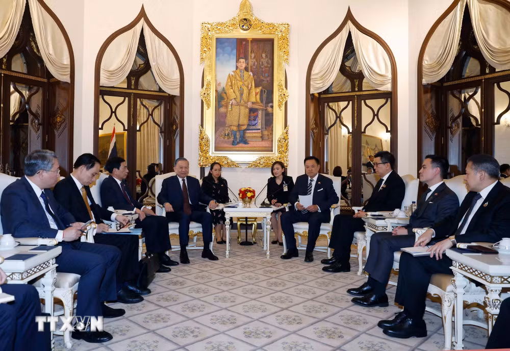 ttxvn-tong-bi-thu-chu-tich-nuoc-to-lam-hoi-dam-hep-voi-thu-tuong-thai-lan-3.jpg
