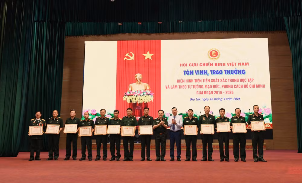 cuu-chien-binh-1.jpg
