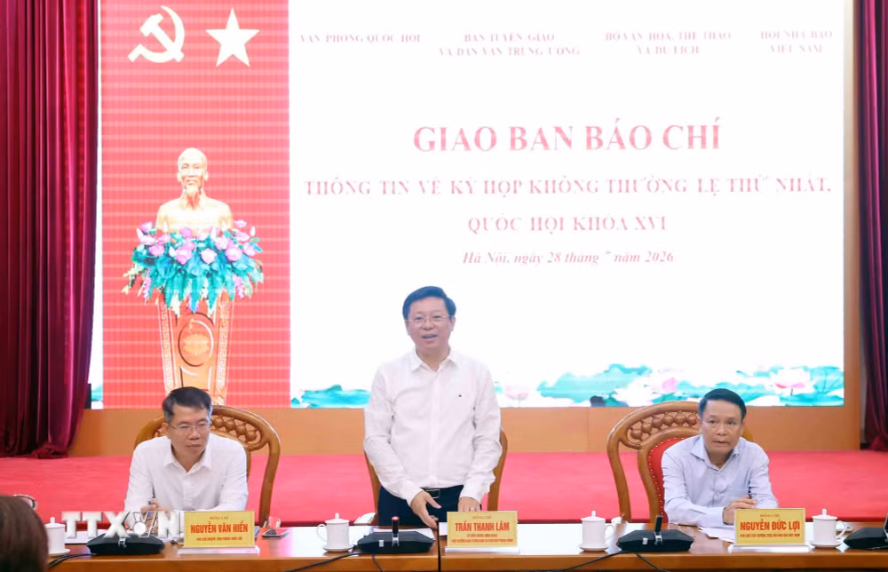 ttxvn-giao-ban-bao-chi-thong-tin-ve-ky-hop-khong-thuong-le-2.jpg