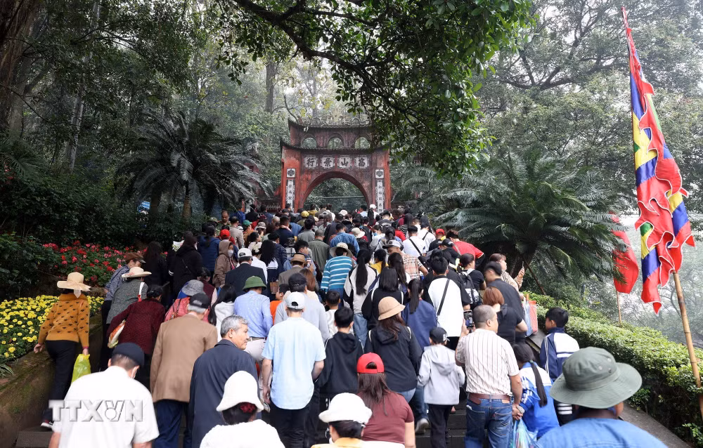 ttxvn-den-hung-phu-tho-3.jpg