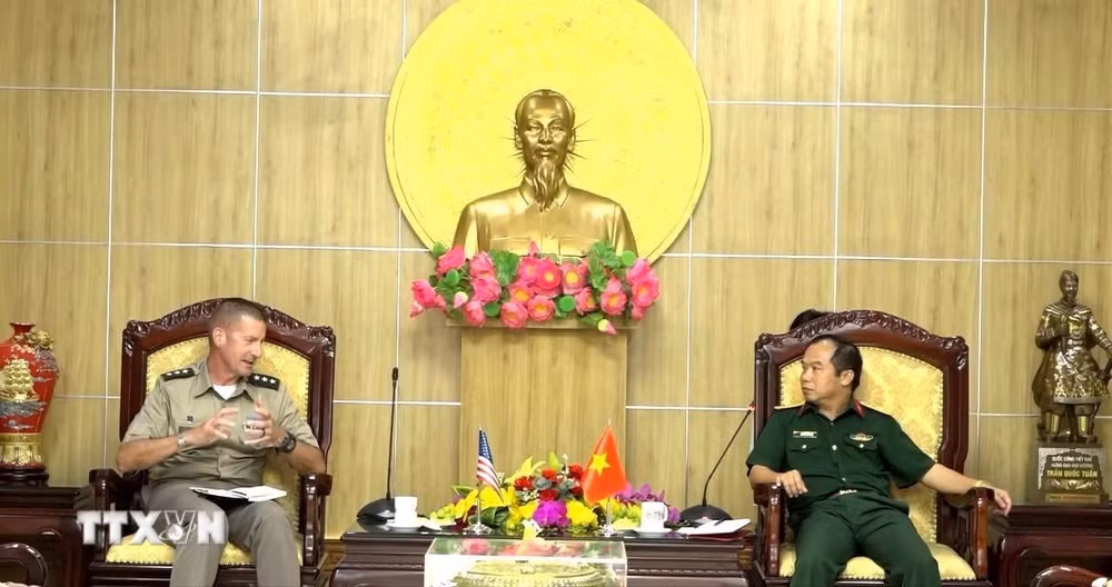ttxvn-doan-luc-quan-hoa-ky-thai-binh-duong-tham-quang-tri-1.jpg
