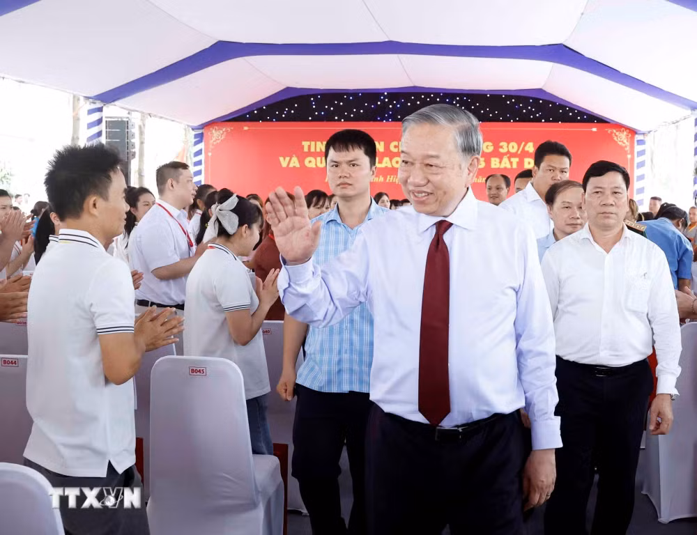 Tổng Bí thư, Chủ tịch nước thăm, gặp gỡ, động viên công nhân, người lao động ở TPHCM- Ảnh 3.