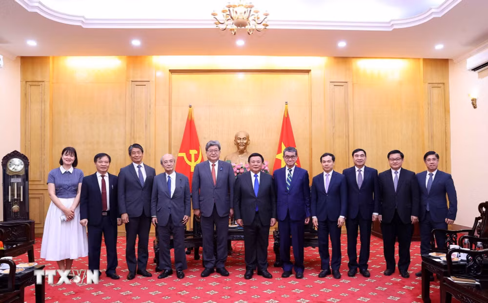 ttxvn-chu-tich-hoi-dong-ly-luan-trung-uong-tiep-quyen-tong-thu-ky-dang-dan-chu-tu-do-nhat-ban-2.jpg