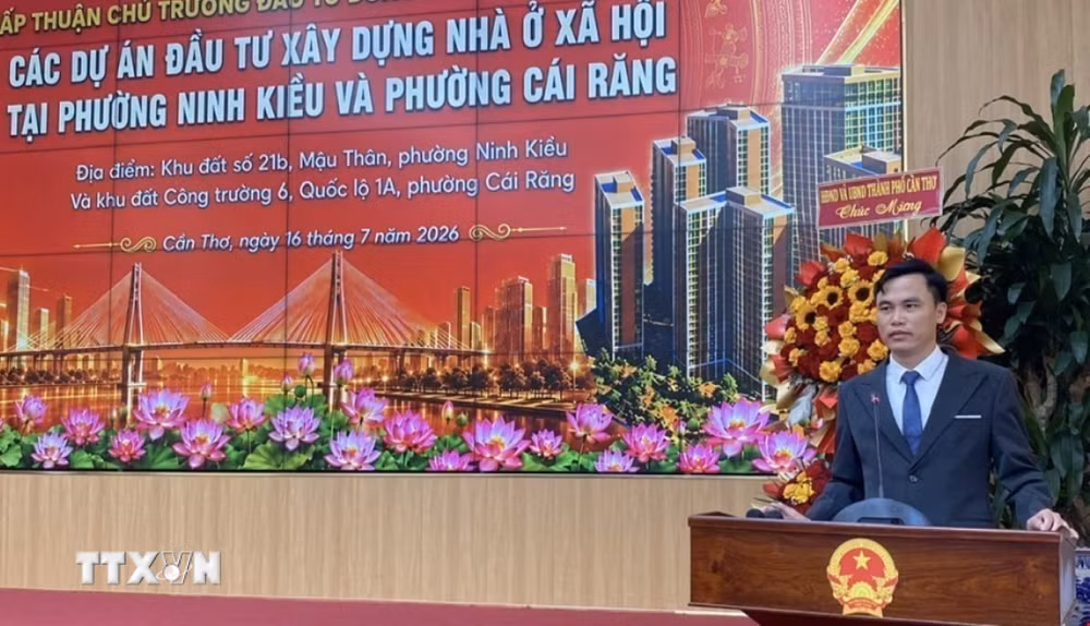 ttxvn-can-tho-trao-quyet-dinh-chu-truong-dau-tu-xay-dung-cho-2-du-an-nha-o-xa-hoi-3.jpg