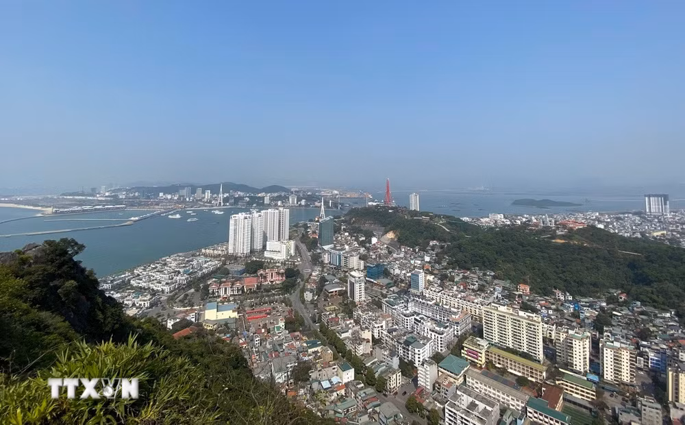 ttxvn-thanh-pho-ha-long.jpg