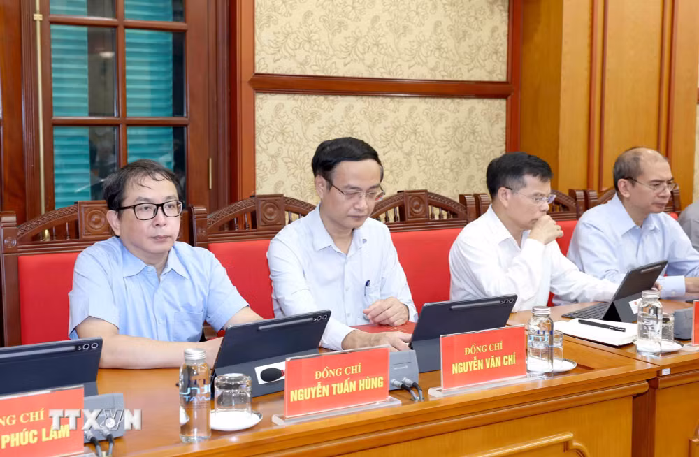 ttxvn-thuong-truc-ban-bi-thu-chu-tri-hop-so-ket-chuyen-doi-so-trong-cac-co-quan-dang-4.jpg