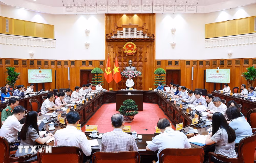 ttxvn-thu-tuong-le-minh-hung-chu-tri-hop-ve-cac-chuong-trinh-muc-tieu-quoc-gia-4.jpg