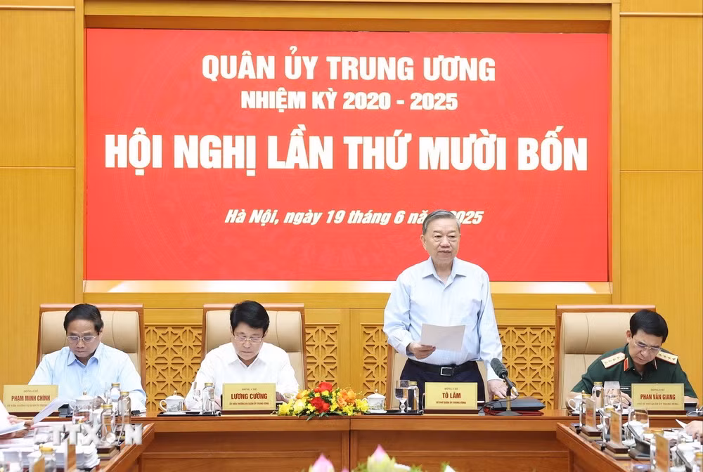 ttxvn-tong-bi-thu-to-lam-chu-tri-hoi-nghi-quan-uy-trung-uong-1.jpg