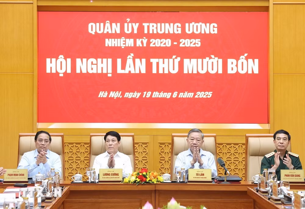 ttxvn-tong-bi-thu-to-lam-chu-tri-hoi-nghi-quan-uy-trung-uong-2.jpg