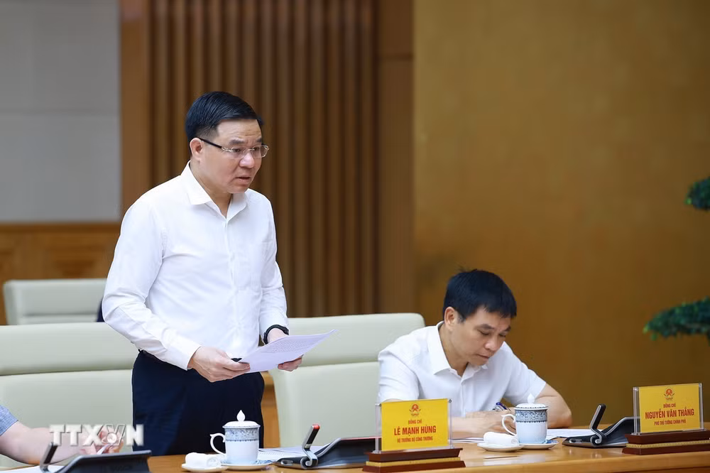 Thủ tướng: Bộ và ngành Công Thương chịu trách nhiệm, không để thiếu điện và xăng dầu- Ảnh 1.