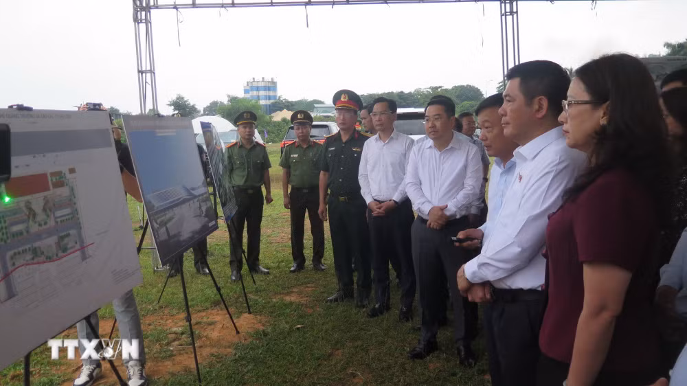 ttxvn-doan-cong-tac-uy-ban-kinh-te-ve-tai-chinh-quoc-hoi-khoa-xvi-lam-viec-voi-tinh-lao-cai-2.jpg