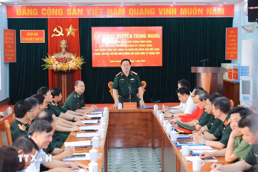 ttxvn-dai-tuong-nguyen-trong-nghia-tuong-niem-cac-anh-hung-liet-si-tai-tuyen-quang-3.jpg