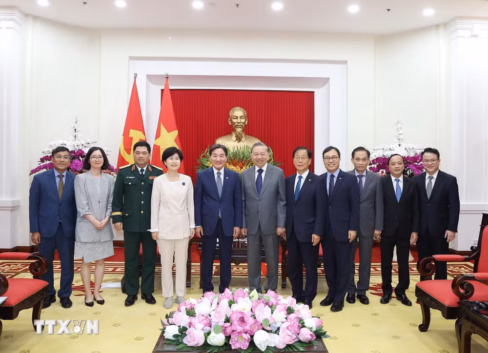 ttxvn-tong-bi-thu-dac-phai-vien-tong-thong-han-quoc-2.jpg