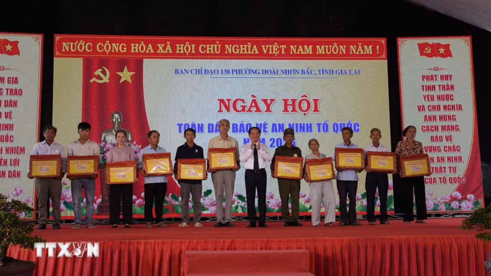 ttxvn-truong-ban-tuyen-giao-trung-uong-du-ngay-hoi-toan-dan-bao-ve-an-ninh-to-quoc-tai-gia-lai-2.jpg