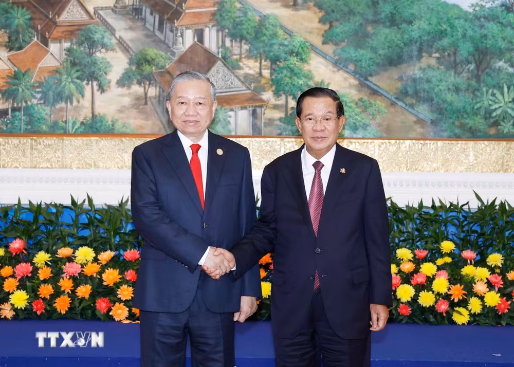 ttxvn-hoi-dam-giua-dang-cong-san-viet-nam-va-dang-nhan-dan-campuchia-1.jpg